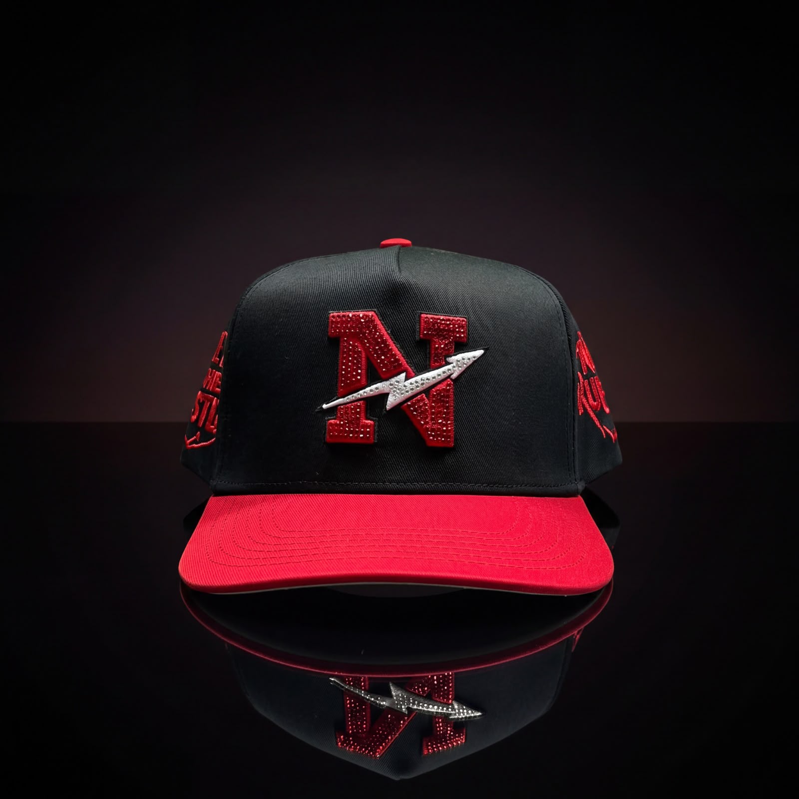 Gorra B3 Glow No Rules Roja y Negra — B3 Glow Moda